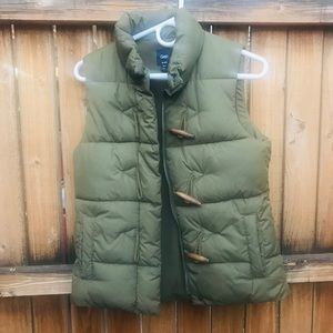 Gap Women Puffer Toggle Vest, Green Moss
